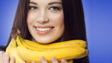 وصفة الموز والمايونيز لتنعيم الشعر